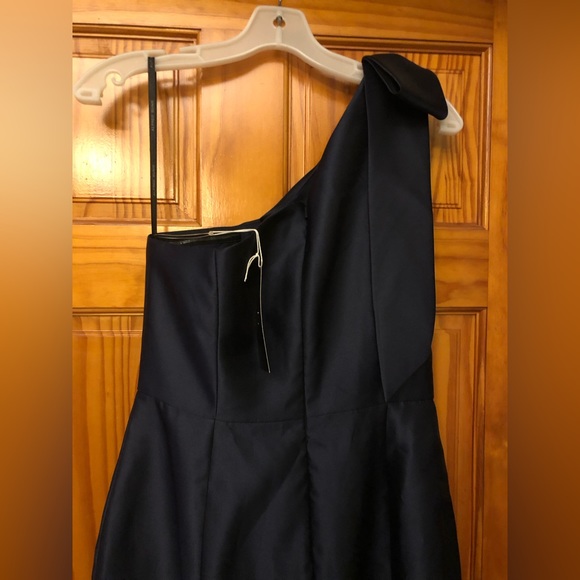 ALFRED SUNG
Bow One-Shoulder Satin Trumpet Gown - Picture 8 of 14